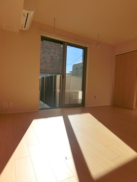 ＴＳメゾンの居間・リビング|★南向きで陽当り良好です★