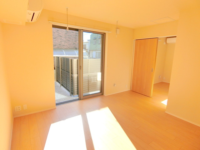 ＴＳメゾンの居間・リビング|★ＬＤＫ広々１２．４帖です♪