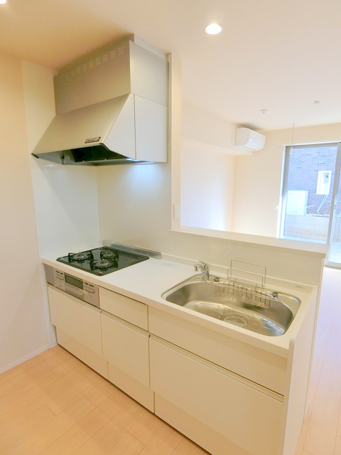 ＴＳメゾンのキッチン|★３口システムキッチン、人気のセミオープンタイプです♪