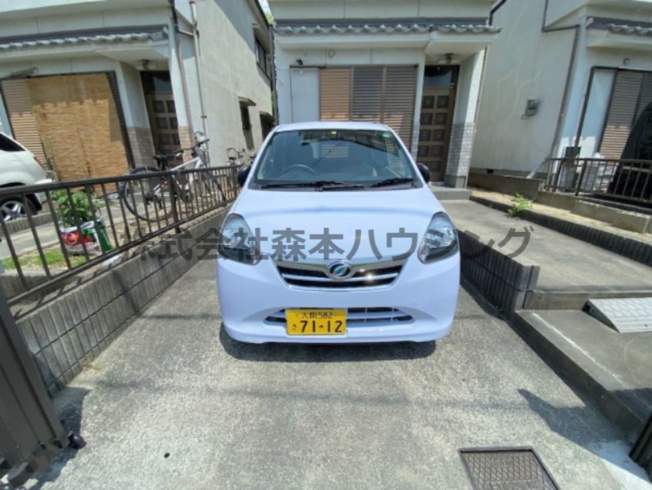 【駐車場】 | 　茄子作1丁目借家　 | 駐車場完備です
※ダイハツミライースを停めたイメージです