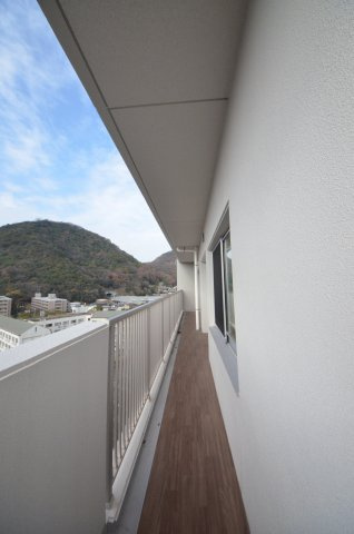 ヴェルディ三原駅東のバルコニー|南向きの広いバルコニー
高層階の為、陽当り眺望良好です。