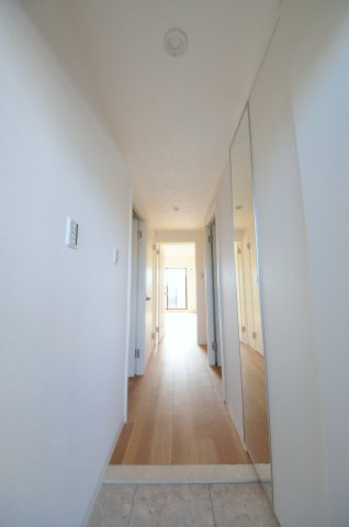 サンシティ庚午の玄関|玄関には大容量のシューズボックス有