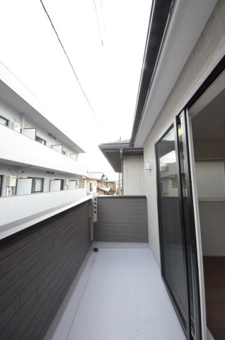 五日市中央六丁目のバルコニー|バルコニーは屋根があるので急な雨でも安心です