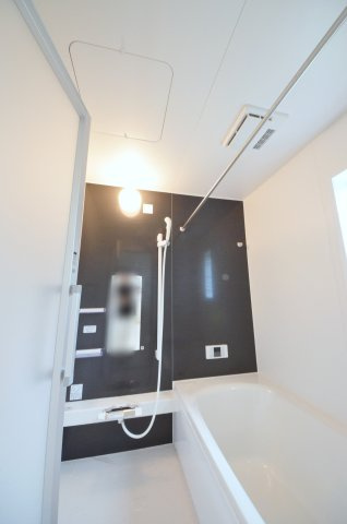 川内二丁目の浴室|人気の換気乾燥暖房機付き。１坪タイプの大きなバスルームなので足を伸ばしてゆっくり湯船につかることができます