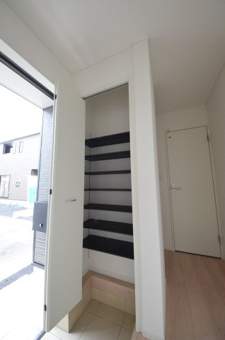 川内二丁目の収納|廊下にも収納スペースがあります