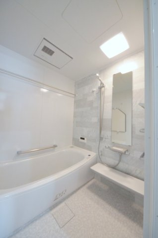 宇品御幸四丁目の浴室|人気の換気乾燥暖房機付き。１坪タイプの大きなバスルームなので足を伸ばしてゆっくり湯船につかることができます