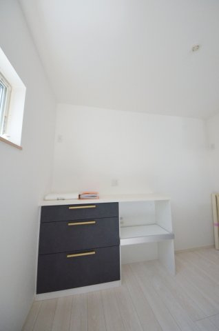 宇品御幸四丁目の収納|大容量のカップボードが標準装備！キッチン周りの収納スペースもしっかり確保されています。