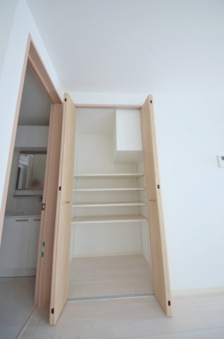 宇品御幸四丁目の収納|リビングに収納スペースがあります