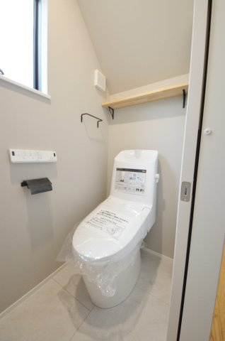 南観音一丁目のトイレ|1階トイレ。勿論ウォシュレット付です。収納スペースもあります。