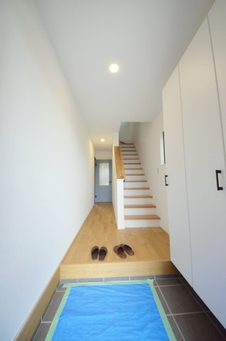 南観音一丁目の玄関|玄関には大容量のシューズボックスとシューズクロークがあります