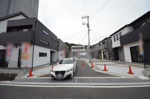 中野2丁目の前面道路含む現地写真|前面道路は交通量が少なく駐車楽々