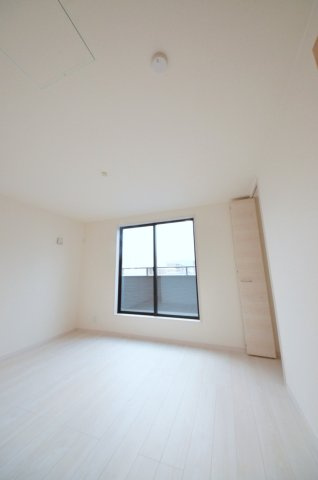 楽々園三丁目の洋室|全居室収納スペース有、お部屋が広く綺麗に使えます