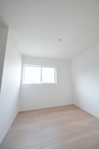 五日市町大字昭和台の洋室|全居室収納スペース有、お部屋が広く綺麗に使えます