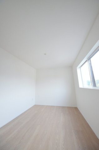 五日市町大字昭和台の洋室|全居室収納スペース有、お部屋が広く綺麗に使えます