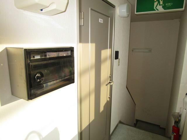 キャンパスハウスの玄関