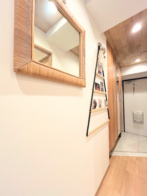 【玄関】 | アドヴァンスTQ第二十日市場 | ◆明るい玄関です！散らかりやすい玄関もスッキリする大容量のシューズボックス付き。