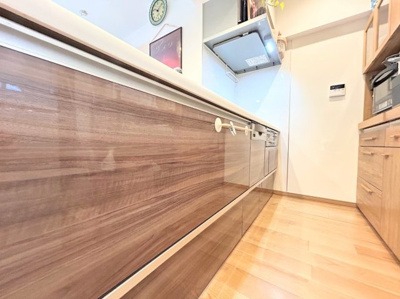 【キッチン】 | アドヴァンスTQ第二十日市場 | ◆デザイン性と機能性を兼ね備えたキッチンです。リビングスペースとの一体感が生まれ、広々空間を演出してくれます。