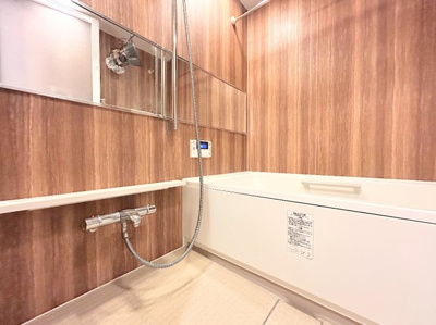 【浴室】 | アドヴァンスTQ第二十日市場 | ◆モダンデザインの空間が気持ちよさを高めてくれるバスルーム。すっきりとした清潔感の中に都会的なセンスが感じられ、心身をリフレッシュできる寛ぎを深めてくれるスペースです。