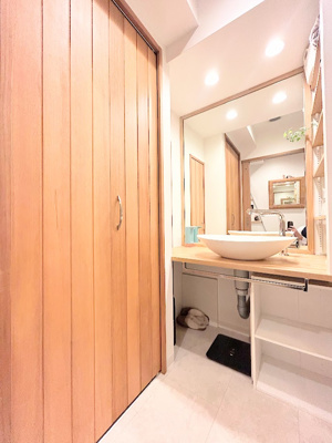 【洗面所】 | アドヴァンスTQ第二十日市場 | ◆毎日使う場所だから、機能的で使いやすさに配慮したパウダールーム。すっきりと使えるように収納も豊富にご用意しています。