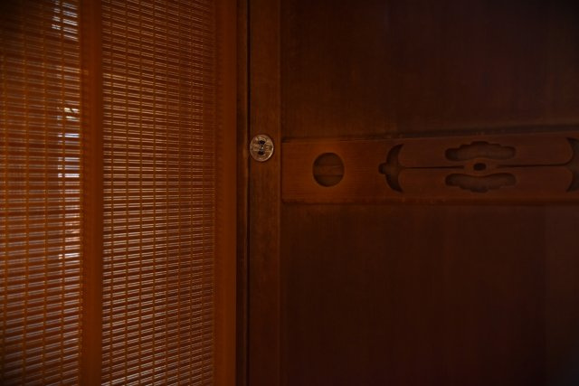 石塀小路 格式を継承する京町家の内装|古建具が活かされています