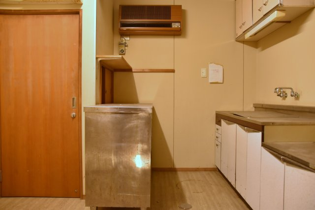 石塀小路 格式を継承する京町家のキッチン