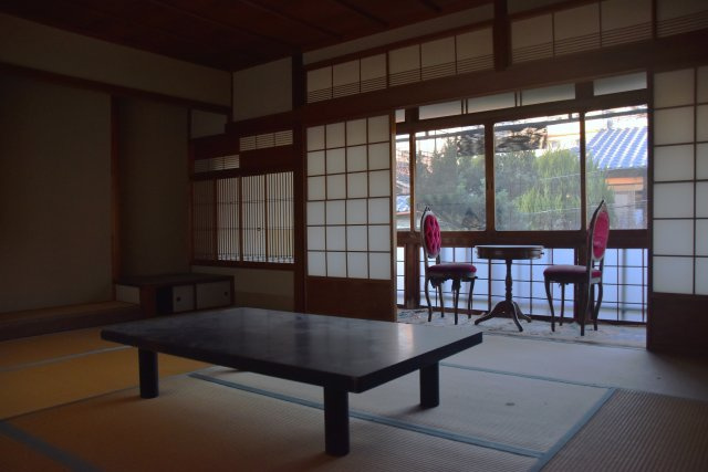 石塀小路 格式を継承する京町家の和室|2階北側のお部屋