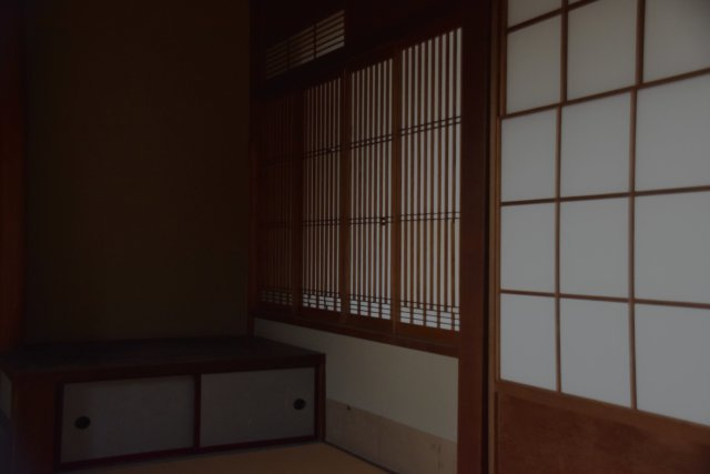 石塀小路 格式を継承する京町家の和室|職人の技が光る書院障子