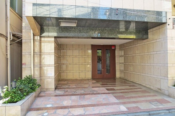 パークウェル高円寺駅前のエントランス