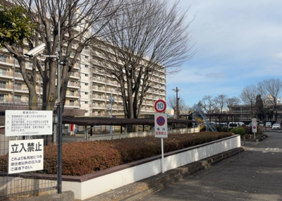 【受付】 | 八王子狭間住宅１号棟 | 受付はマンションコンシェルジュがいる場合もあれば、管理人が滞在する小部屋を総称して呼ぶことがあります。主にエントランスに設置されていることから、防犯面でも期待ができます。防犯設備がない場合はより安心！