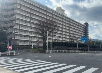 【外観】 | 八王子狭間住宅１号棟 | 隣家の土地はどうなっているのか、生活利便施設が近くにあるのか、学校まで近いかなど、お客様のライフスタイルにあわせたイメージが重要です。また、近くにあると困る施設が近くにないかも確認するといいでしょう。