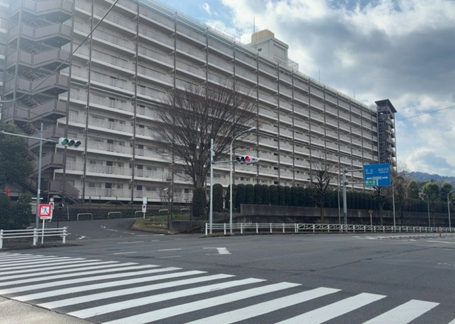 【外観】 | 八王子狭間住宅１号棟 | 隣家の土地はどうなっているのか、生活利便施設が近くにあるのか、学校まで近いかなど、お客様のライフスタイルにあわせたイメージが重要です。また、近くにあると困る施設が近くにないかも確認するといいでしょう。