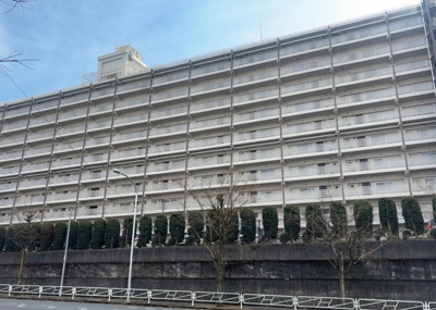 【外観】 | 八王子狭間住宅１号棟 | 景色重視でお家選ぶをするとスーパーが遠い！学校が遠い！など生活をするうえで利便性で困ることもあります。まず一度現地を見学する際に、周辺の施設などがあるかを確認し、暮らし始めた後のことを想像しましょう。