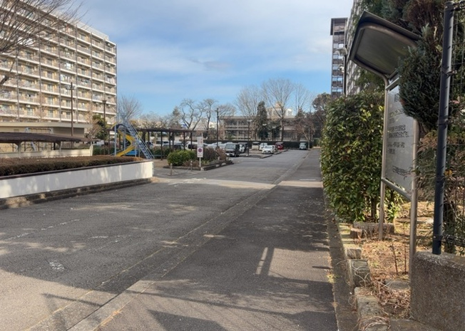 【駐輪場】 | 八王子狭間住宅１号棟 | マンションの駐輪場は、事前に空きがあるか確認を取ると安心です。せっかく入居したのに駐輪スペースがない！なんてことになったら大変ですよね。そこで、内見時や購入前にはまず事前に確認しておくと良いでしょう。