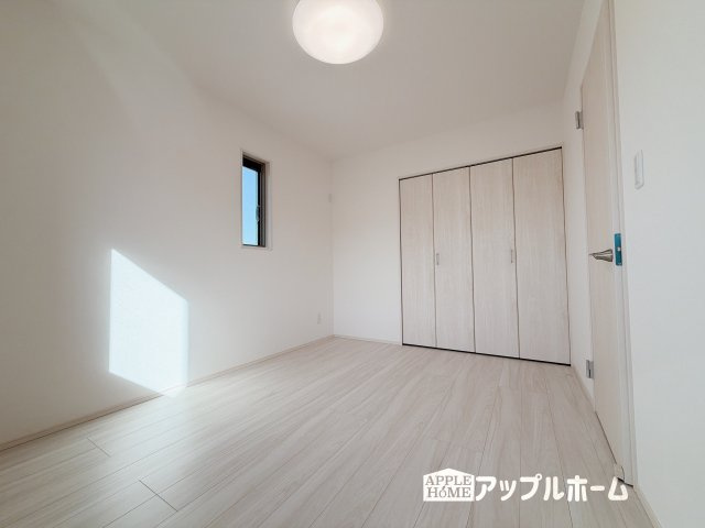 【新築住宅】深谷市萱場 第10期 全6棟の洋室|２階居室は全室収納あり！たっぷりある収納活用でお部屋もキレイを保てます♪
