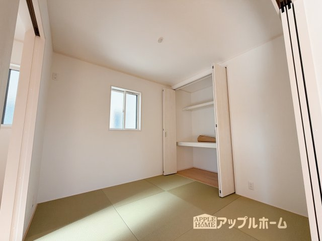 【新築住宅】深谷市下手計 全2区画の和室|広々とした居住空間は日々の暮らしを彩り、心のやすらぎと満足感を与えてくれます。通風と採光を考慮した設計は子供たちはのびのび育ち、家族でくつろぎと団らんを生み出します。