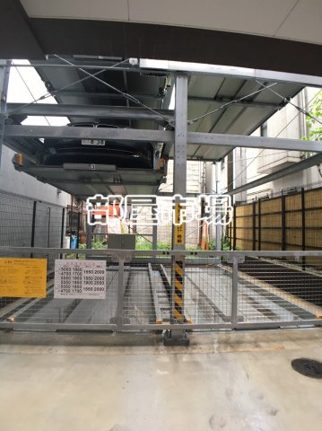 リバーレ浅草ウエストの駐車場