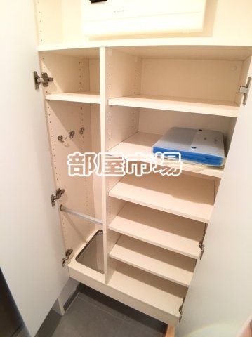 リバーレ浅草ウエストの玄関|シューズボックス