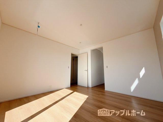 【新築住宅】深谷市普済寺 全8区画の洋室|２階居室は全室収納あり！たっぷりある収納活用でお部屋もキレイを保てます♪