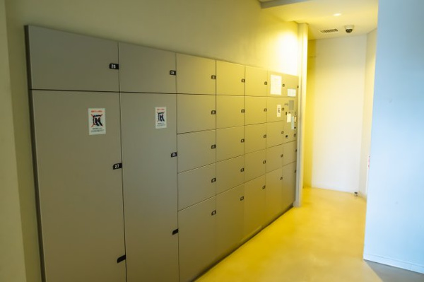 【設備】 | 【宅配ボックス】大小さまざまなサイズに対応！宅配時間を気にせず、いつでもお出かけいただけます！