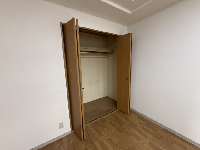 姫路市飾磨区構２丁目のハイツの収納