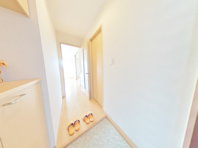 ルーンルディーⅡの玄関|シューズボックス付きの玄関です☆