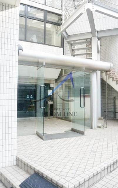 ｆマンションのエントランス|エントランスです。