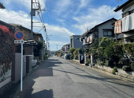 【中古】鶴ヶ島市脚折中古住宅の前面道路含む現地写真|前面道路含む現地写真です
