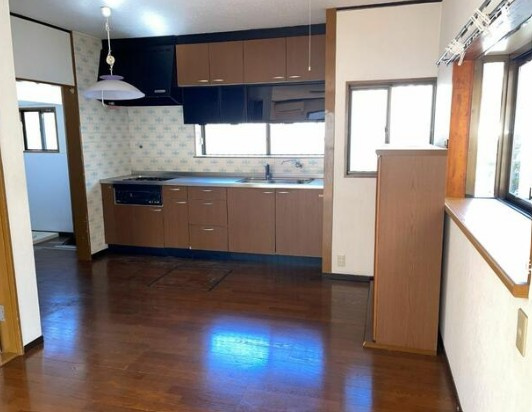 【中古】鶴ヶ島市脚折中古住宅の居間・リビング|使いやすいリビングです