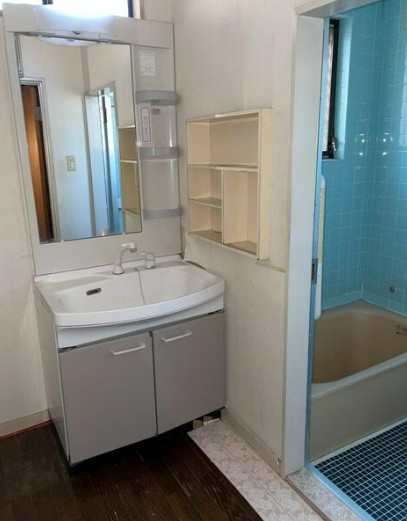 【中古】鶴ヶ島市脚折中古住宅の独立洗面台|独立洗面化粧台付き