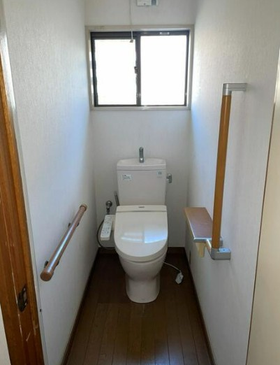 【中古】鶴ヶ島市脚折中古住宅のトイレ|落ち着いた色調のトイレです