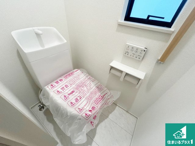 神戸市北区道場町道場　新築一戸建てのトイレ|1・2階の2ヶ所にあるので、朝の忙しい時間の順番待ちもなく、深夜の利用にも大変便利です。