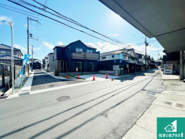 神戸市北区道場町道場　新築一戸建ての前面道路含む現地写真|周辺は閑静な住宅街！前面道路広々で車の出し入れも便利です。駐車が苦手な方でも安心して車庫入れできます！