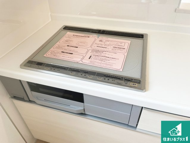 神戸市北区道場町道場　新築一戸建ての設備|火を使わないので、安心なＩＨコンロ！でこぼこが無い構造なので、掃除もしやすく清潔に保てます！