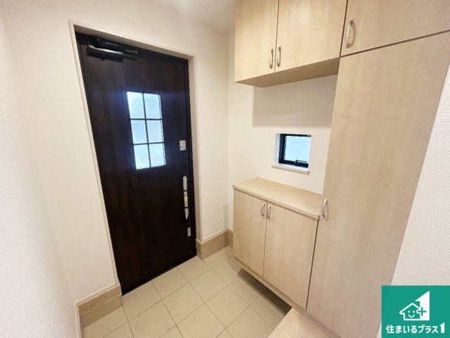 神戸市北区道場町道場　新築一戸建ての玄関|シューズボックスにはたくさんの靴が収納できるので玄関周りはいつもスッキリ！ご家族が増えても安心！